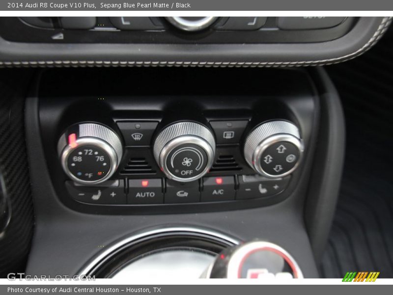 Controls of 2014 R8 Coupe V10 Plus