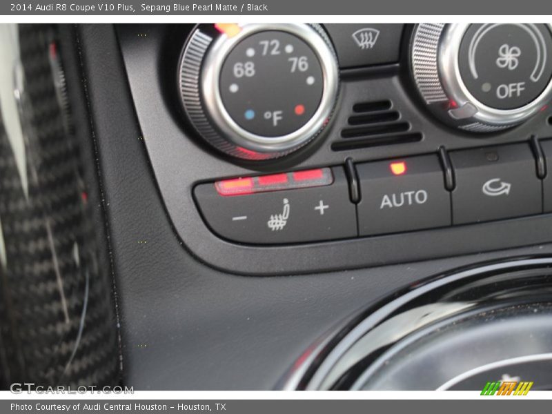 Controls of 2014 R8 Coupe V10 Plus