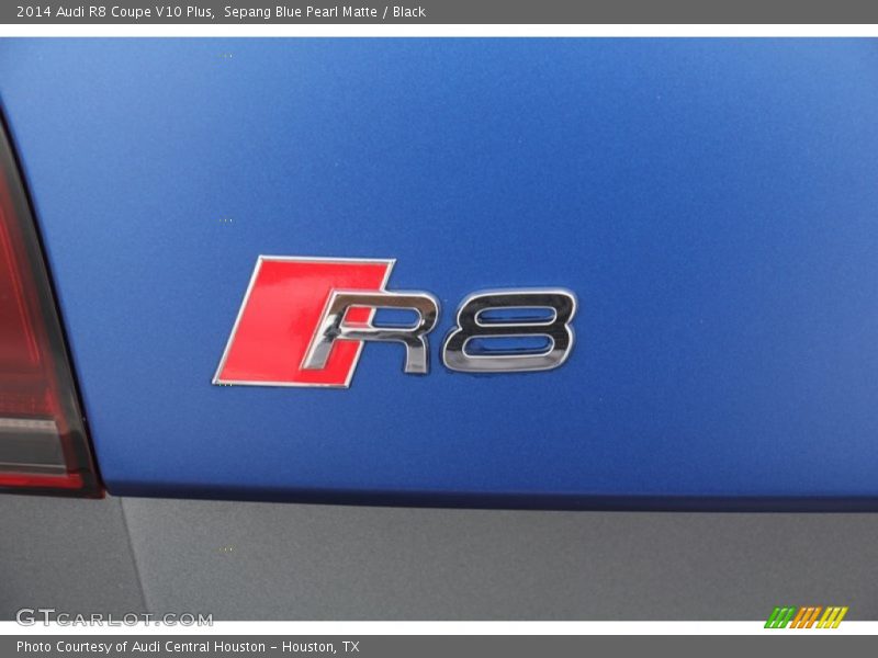  2014 R8 Coupe V10 Plus Logo