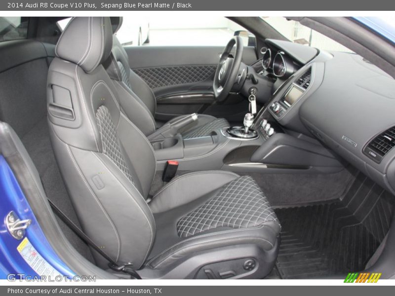 Front Seat of 2014 R8 Coupe V10 Plus