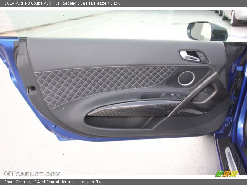 Door Panel of 2014 R8 Coupe V10 Plus