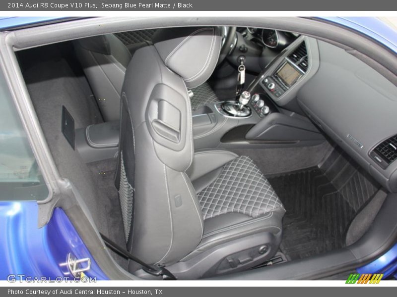 Front Seat of 2014 R8 Coupe V10 Plus