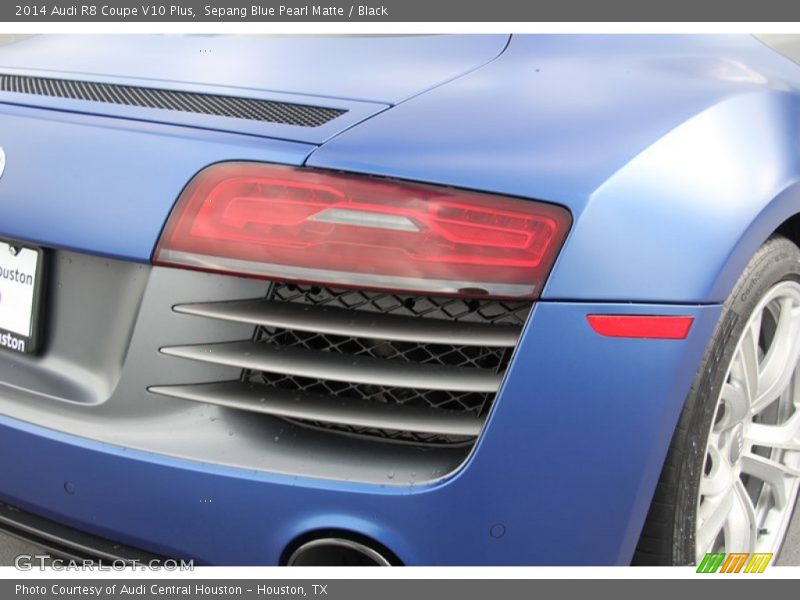Sepang Blue Pearl Matte / Black 2014 Audi R8 Coupe V10 Plus