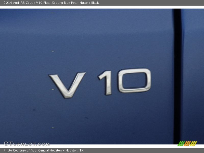  2014 R8 Coupe V10 Plus Logo