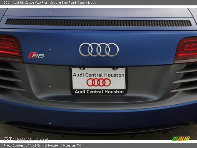 Sepang Blue Pearl Matte / Black 2014 Audi R8 Coupe V10 Plus