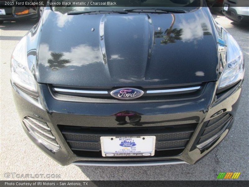 Tuxedo Black Metallic / Charcoal Black 2015 Ford Escape SE