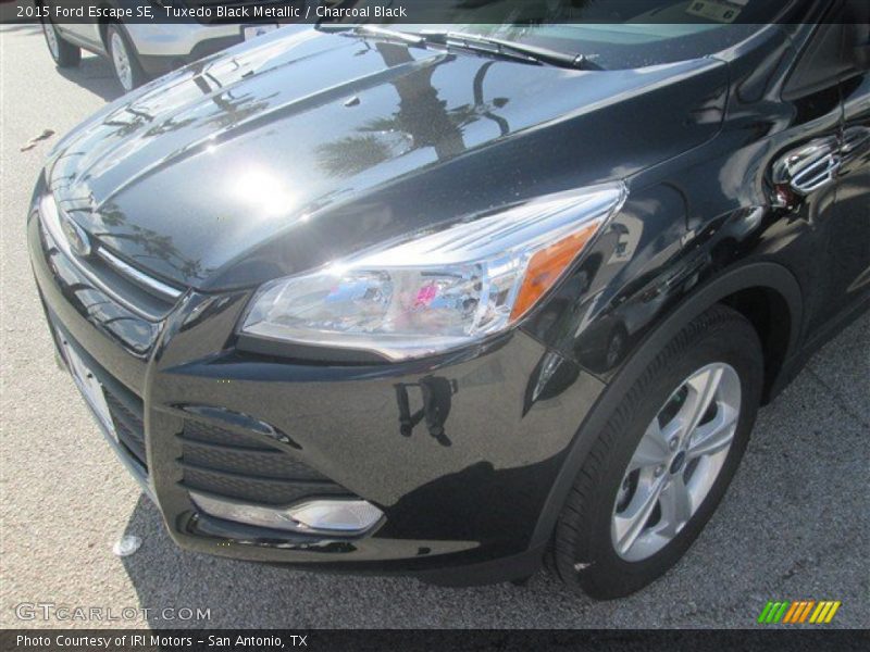 Tuxedo Black Metallic / Charcoal Black 2015 Ford Escape SE
