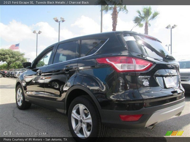 Tuxedo Black Metallic / Charcoal Black 2015 Ford Escape SE