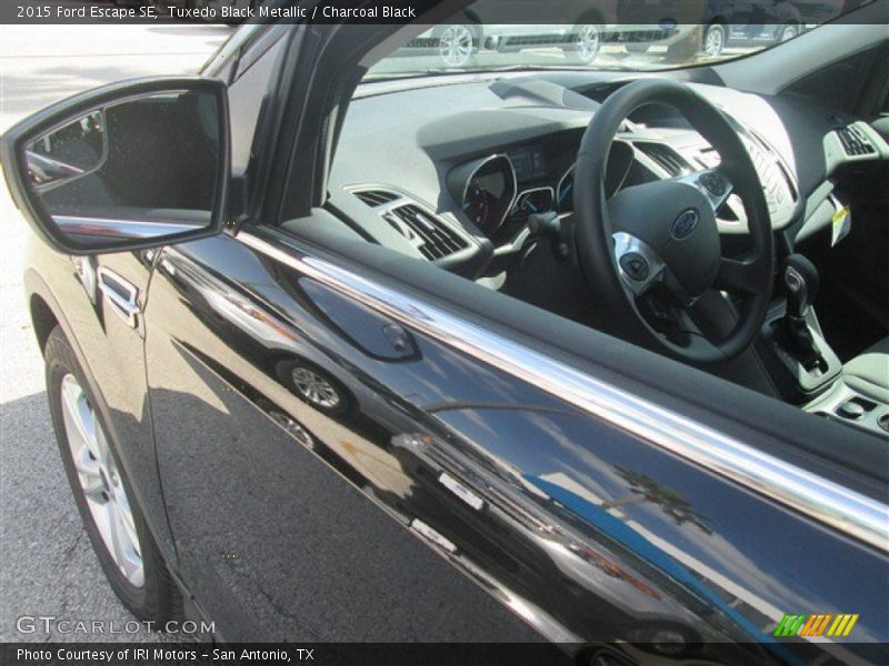 Tuxedo Black Metallic / Charcoal Black 2015 Ford Escape SE