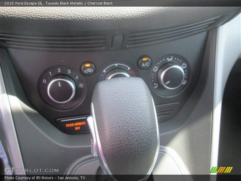 Tuxedo Black Metallic / Charcoal Black 2015 Ford Escape SE