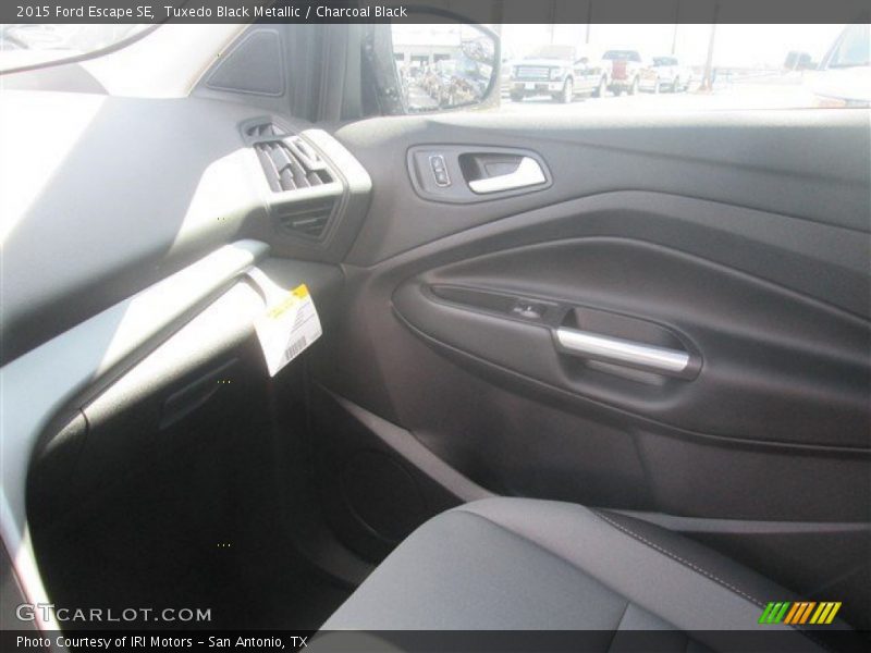 Tuxedo Black Metallic / Charcoal Black 2015 Ford Escape SE