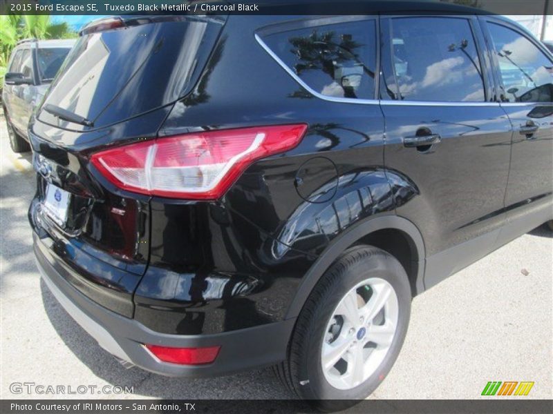 Tuxedo Black Metallic / Charcoal Black 2015 Ford Escape SE