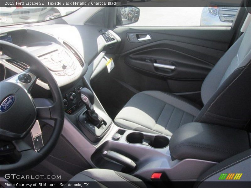 Tuxedo Black Metallic / Charcoal Black 2015 Ford Escape SE