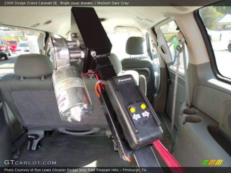 Bright Silver Metallic / Medium Slate Gray 2006 Dodge Grand Caravan SE