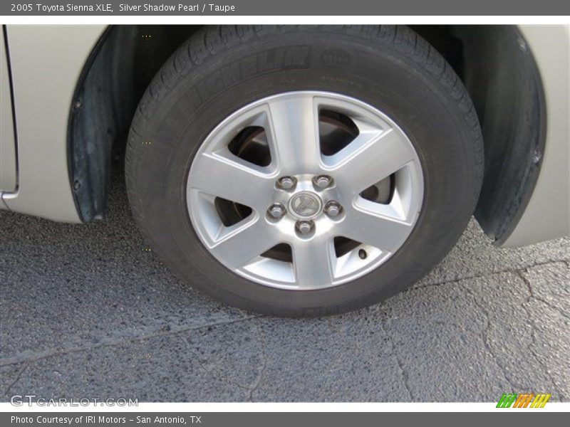 Silver Shadow Pearl / Taupe 2005 Toyota Sienna XLE