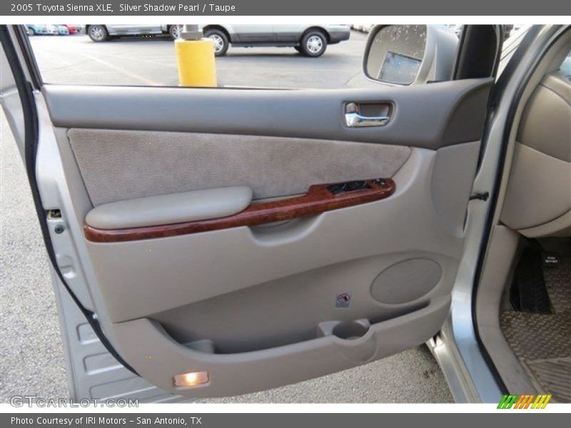 Silver Shadow Pearl / Taupe 2005 Toyota Sienna XLE