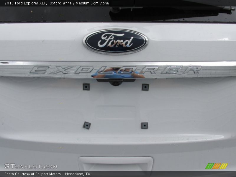 Oxford White / Medium Light Stone 2015 Ford Explorer XLT
