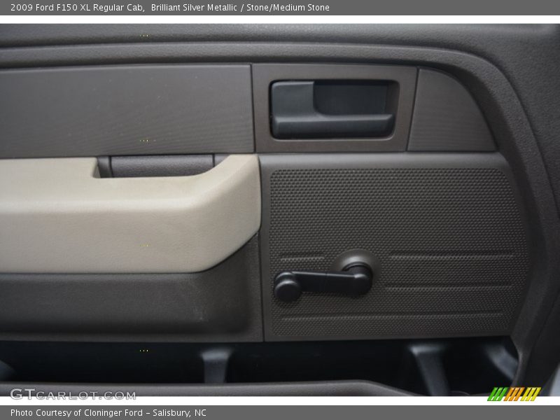Brilliant Silver Metallic / Stone/Medium Stone 2009 Ford F150 XL Regular Cab
