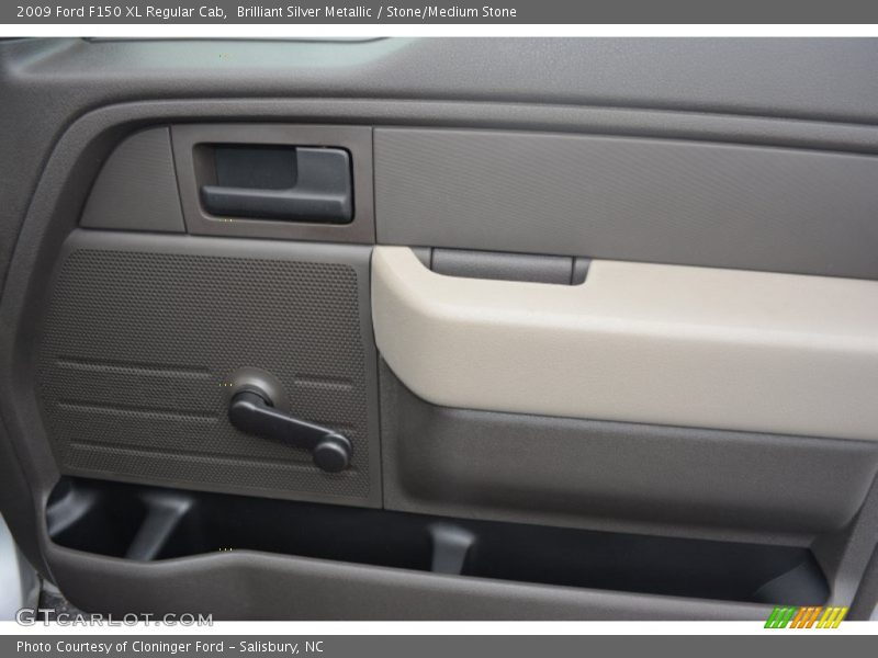 Brilliant Silver Metallic / Stone/Medium Stone 2009 Ford F150 XL Regular Cab