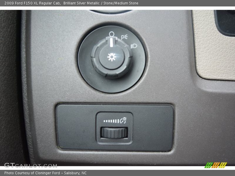 Brilliant Silver Metallic / Stone/Medium Stone 2009 Ford F150 XL Regular Cab