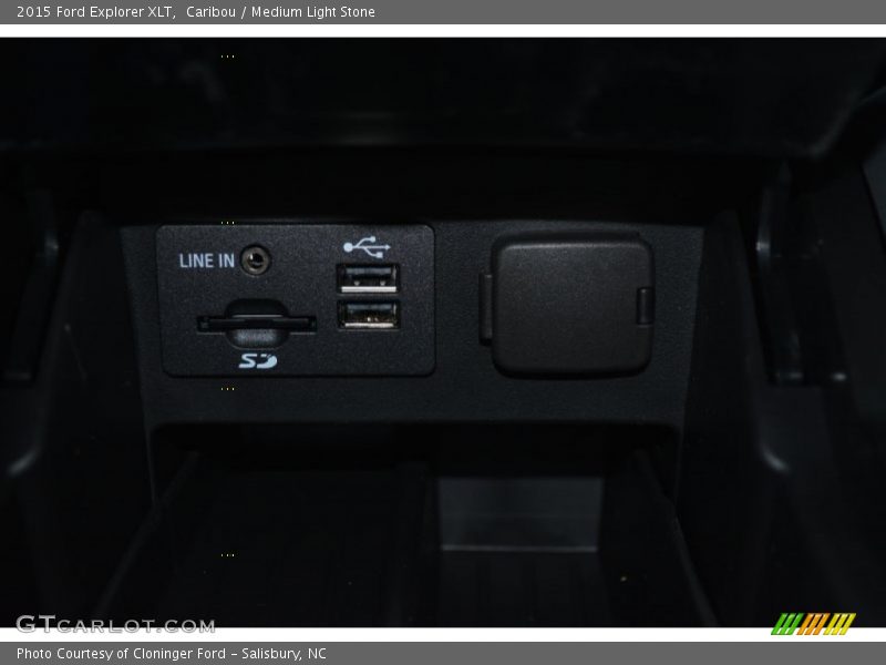 Caribou / Medium Light Stone 2015 Ford Explorer XLT