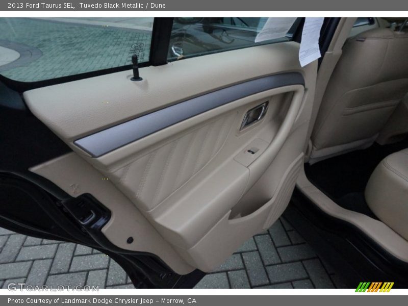 Tuxedo Black Metallic / Dune 2013 Ford Taurus SEL