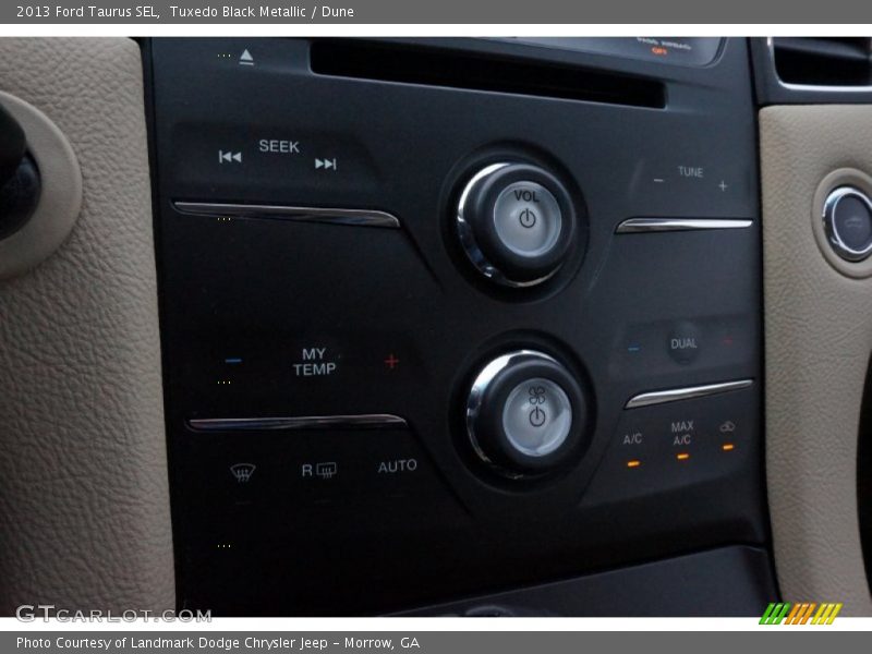 Tuxedo Black Metallic / Dune 2013 Ford Taurus SEL