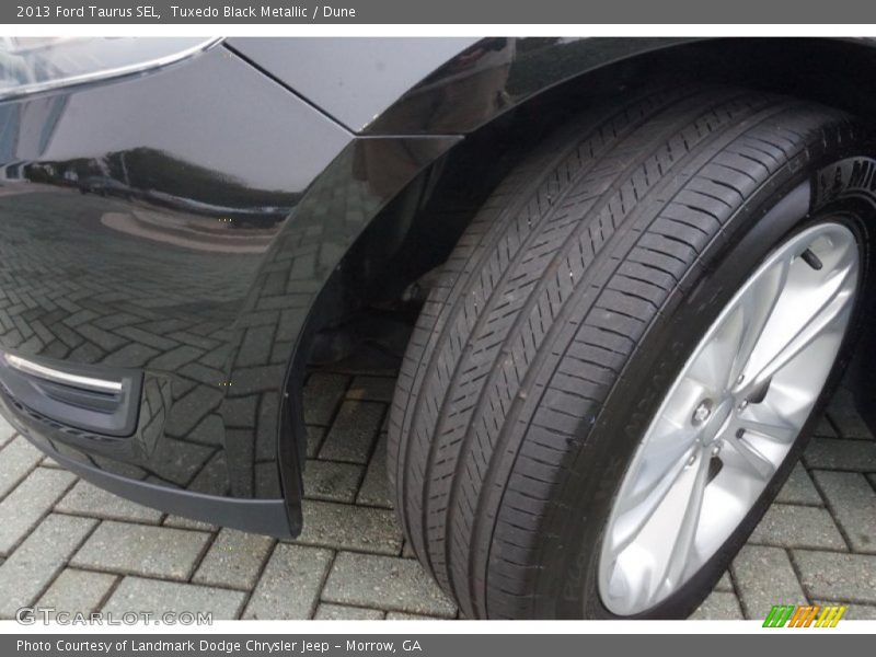 Tuxedo Black Metallic / Dune 2013 Ford Taurus SEL