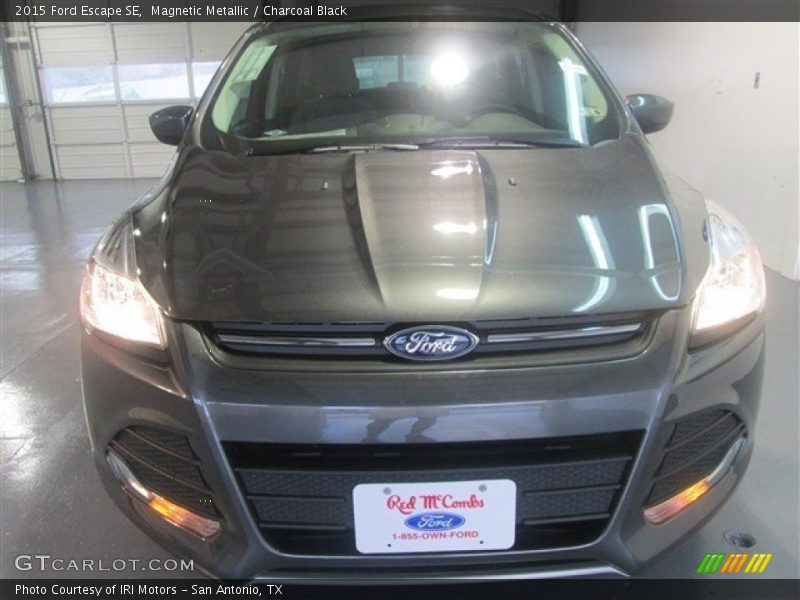 Magnetic Metallic / Charcoal Black 2015 Ford Escape SE