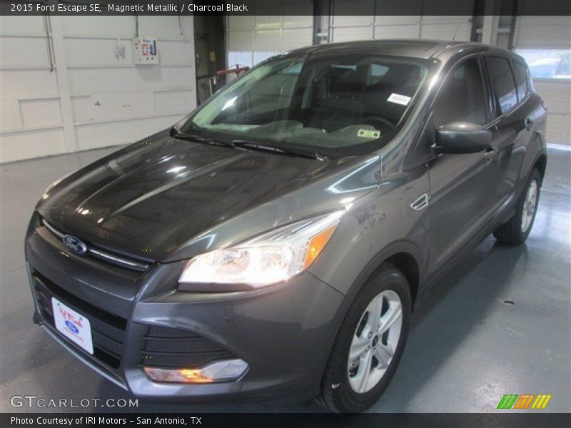 Magnetic Metallic / Charcoal Black 2015 Ford Escape SE