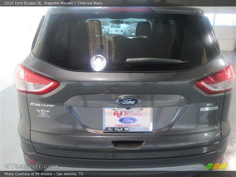 Magnetic Metallic / Charcoal Black 2015 Ford Escape SE