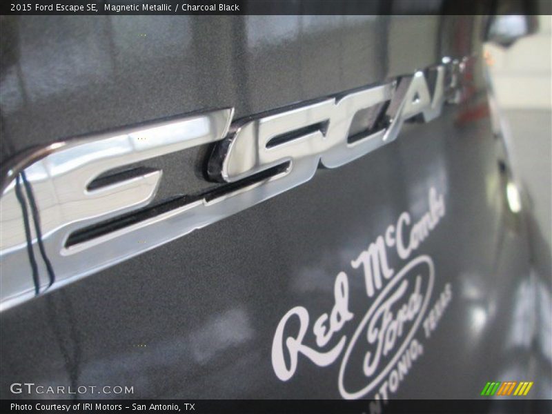 Magnetic Metallic / Charcoal Black 2015 Ford Escape SE