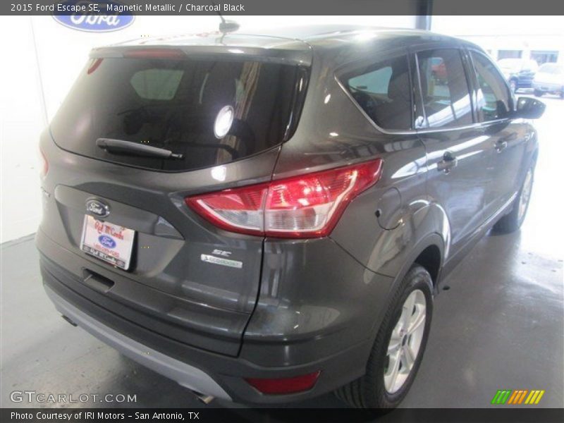 Magnetic Metallic / Charcoal Black 2015 Ford Escape SE