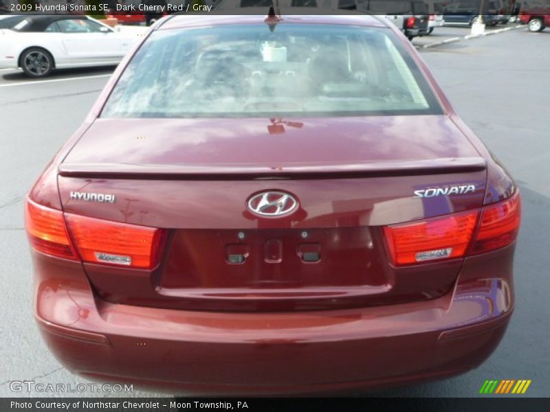 Dark Cherry Red / Gray 2009 Hyundai Sonata SE