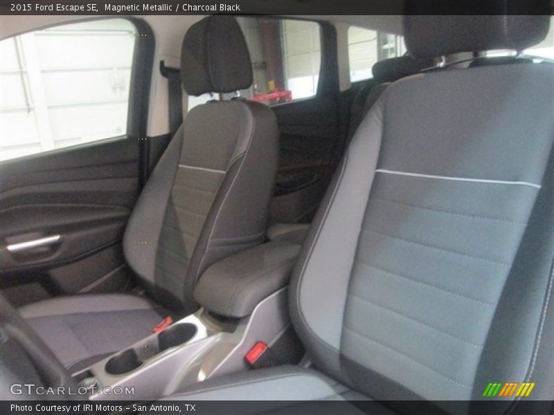Magnetic Metallic / Charcoal Black 2015 Ford Escape SE