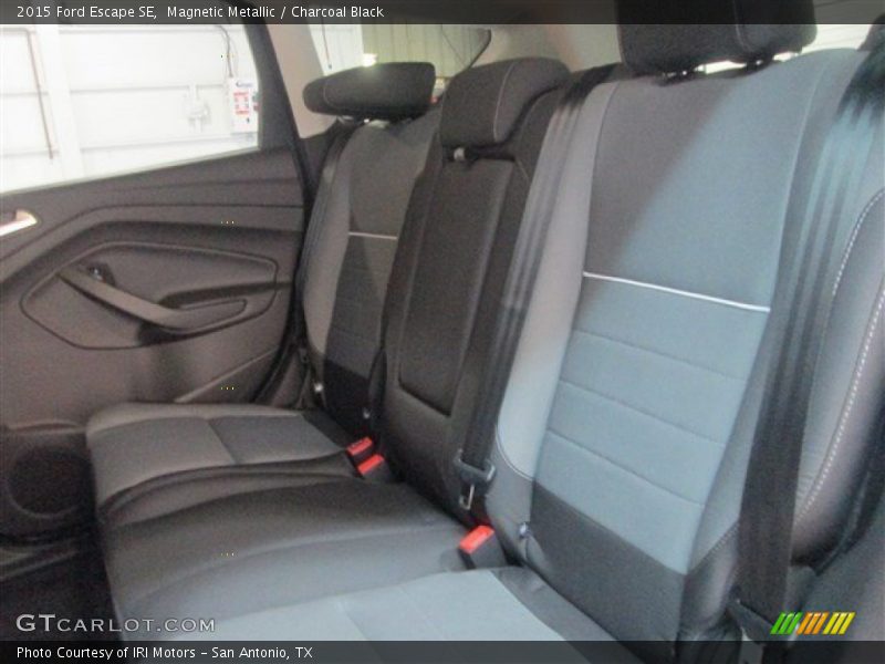 Magnetic Metallic / Charcoal Black 2015 Ford Escape SE