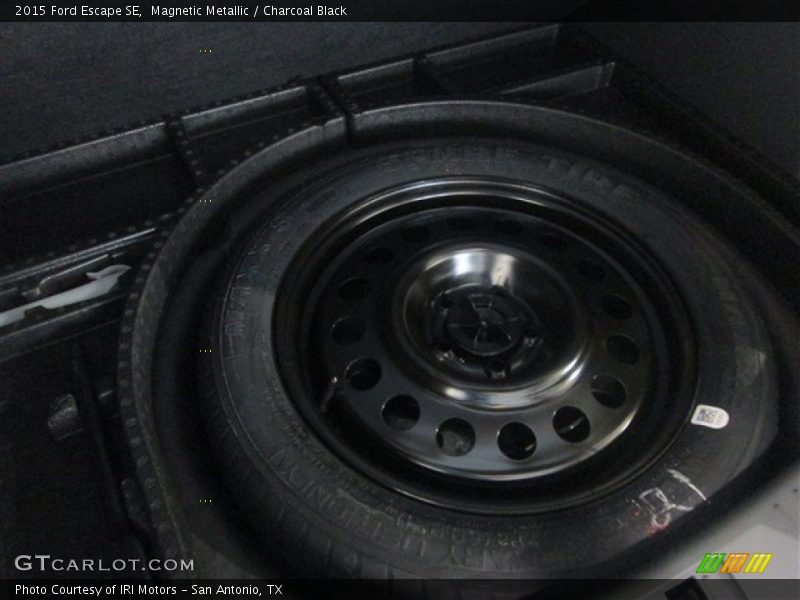Magnetic Metallic / Charcoal Black 2015 Ford Escape SE