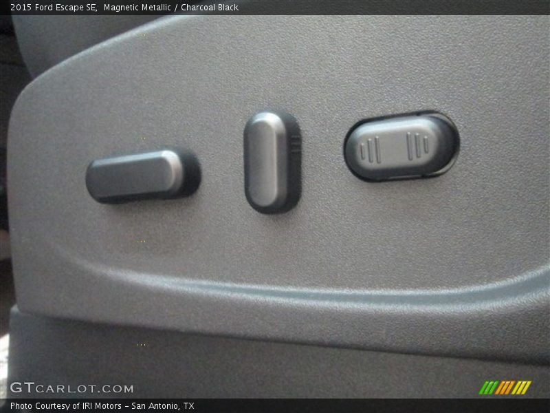 Magnetic Metallic / Charcoal Black 2015 Ford Escape SE
