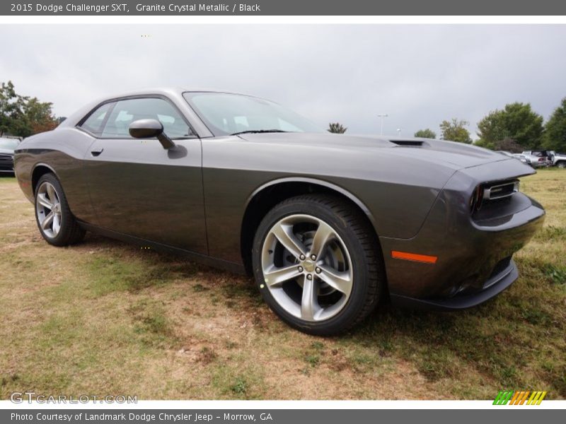 Front 3/4 View of 2015 Challenger SXT