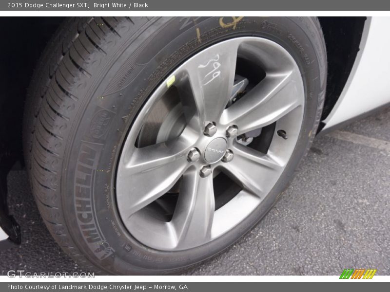 Bright White / Black 2015 Dodge Challenger SXT