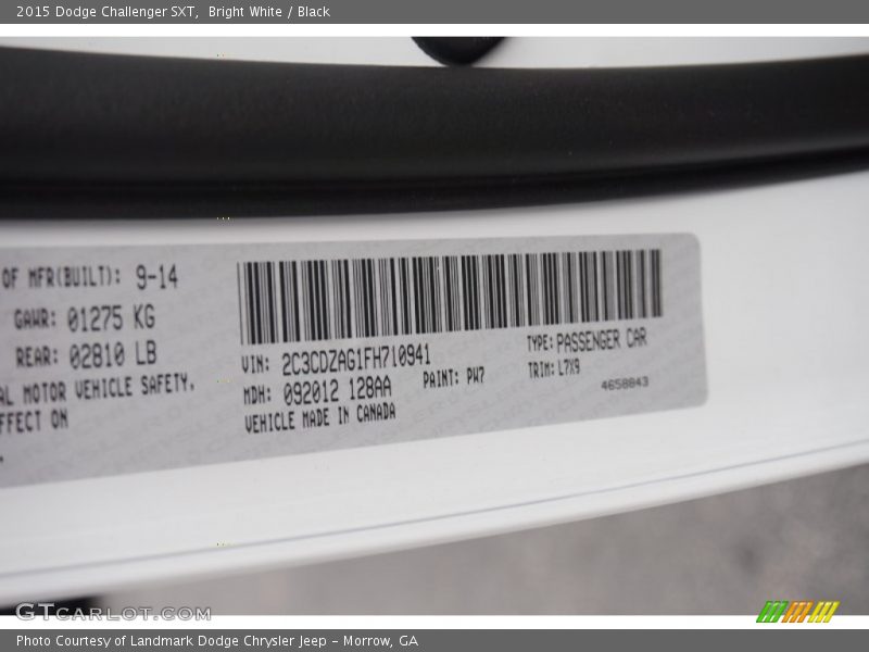 Bright White / Black 2015 Dodge Challenger SXT