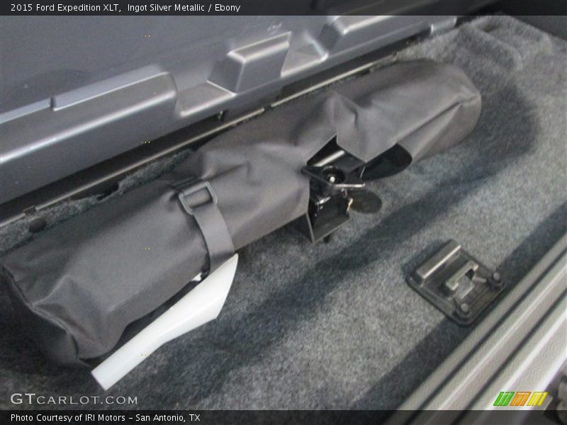 Ingot Silver Metallic / Ebony 2015 Ford Expedition XLT