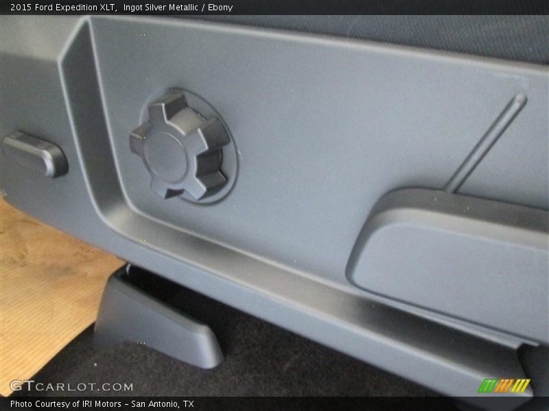 Ingot Silver Metallic / Ebony 2015 Ford Expedition XLT