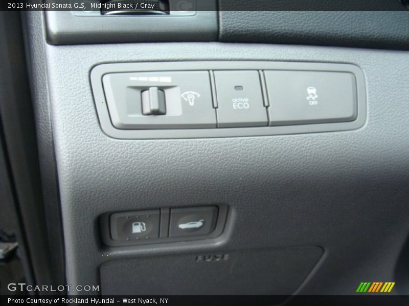 Midnight Black / Gray 2013 Hyundai Sonata GLS