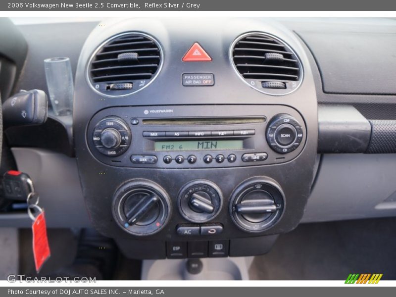 Controls of 2006 New Beetle 2.5 Convertible