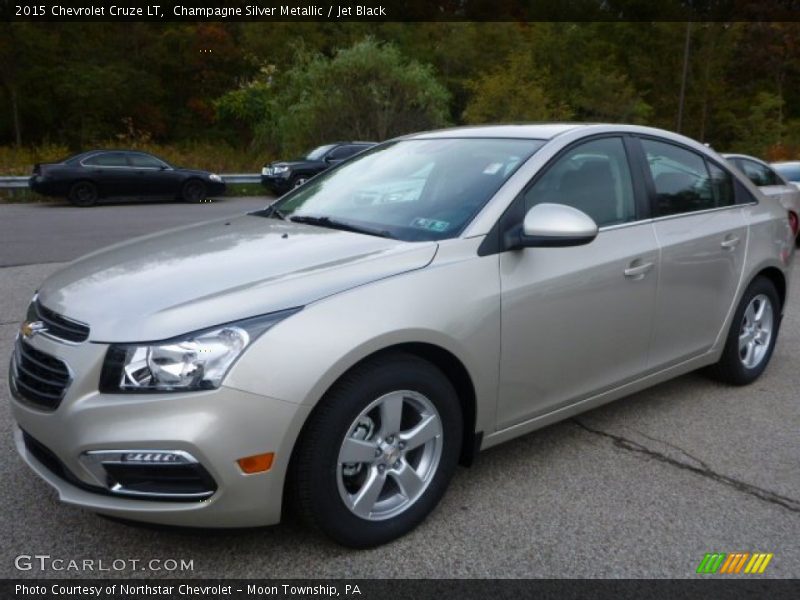 Front 3/4 View of 2015 Cruze LT
