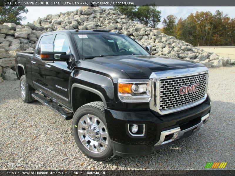 Front 3/4 View of 2015 Sierra 2500HD Denali Crew Cab 4x4