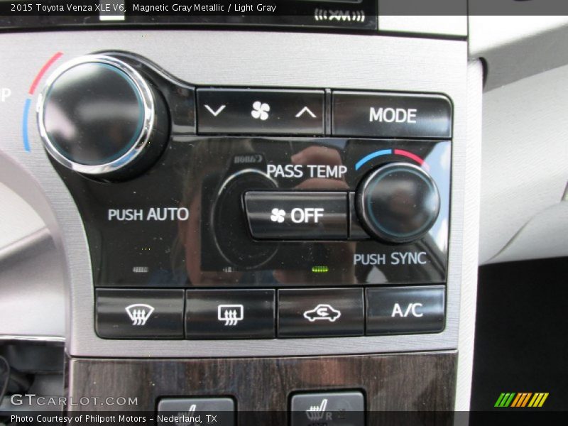 Controls of 2015 Venza XLE V6