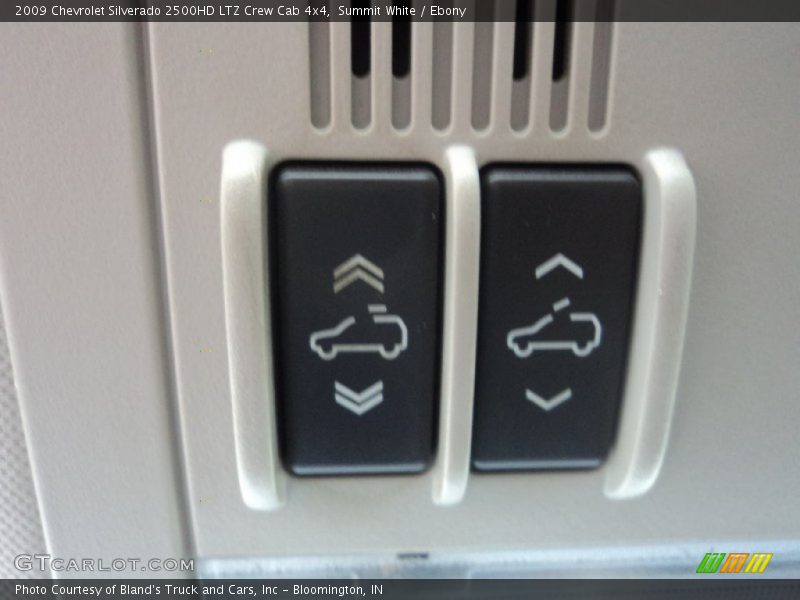 Summit White / Ebony 2009 Chevrolet Silverado 2500HD LTZ Crew Cab 4x4