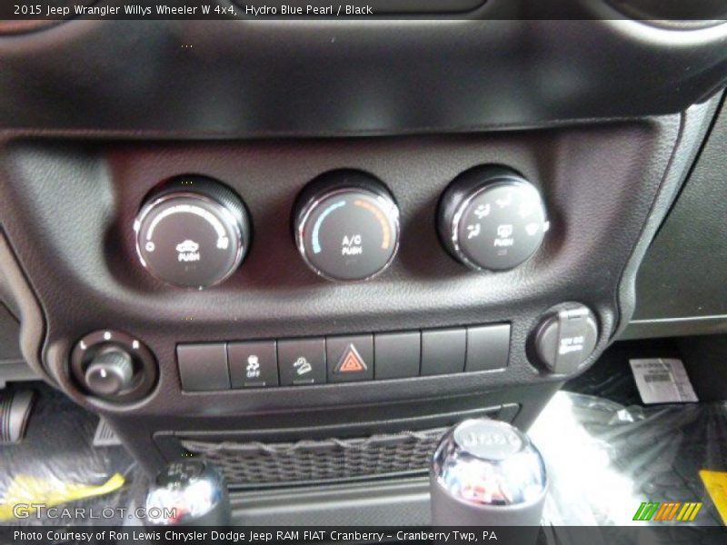 Controls of 2015 Wrangler Willys Wheeler W 4x4